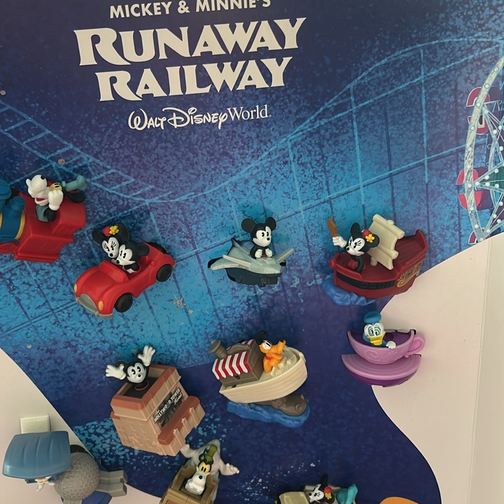 Disney McDonald Mickey and Minnie runaway railroad Walt Disney World toy set - Picture 3 of 13
